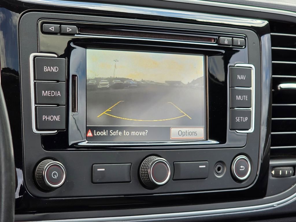 Used 2015 Volkswagen Beetle TDI image 9