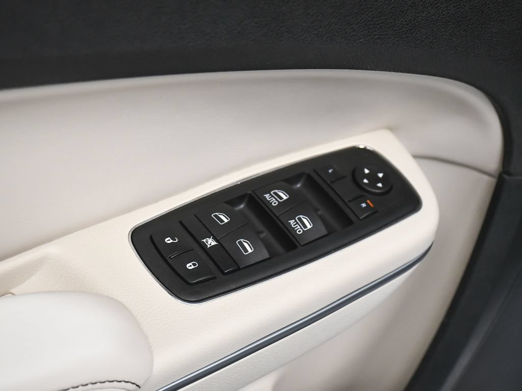 Used 2023 Chrysler 300 Touring L w/ Comfort Group AWD/4WD image 10