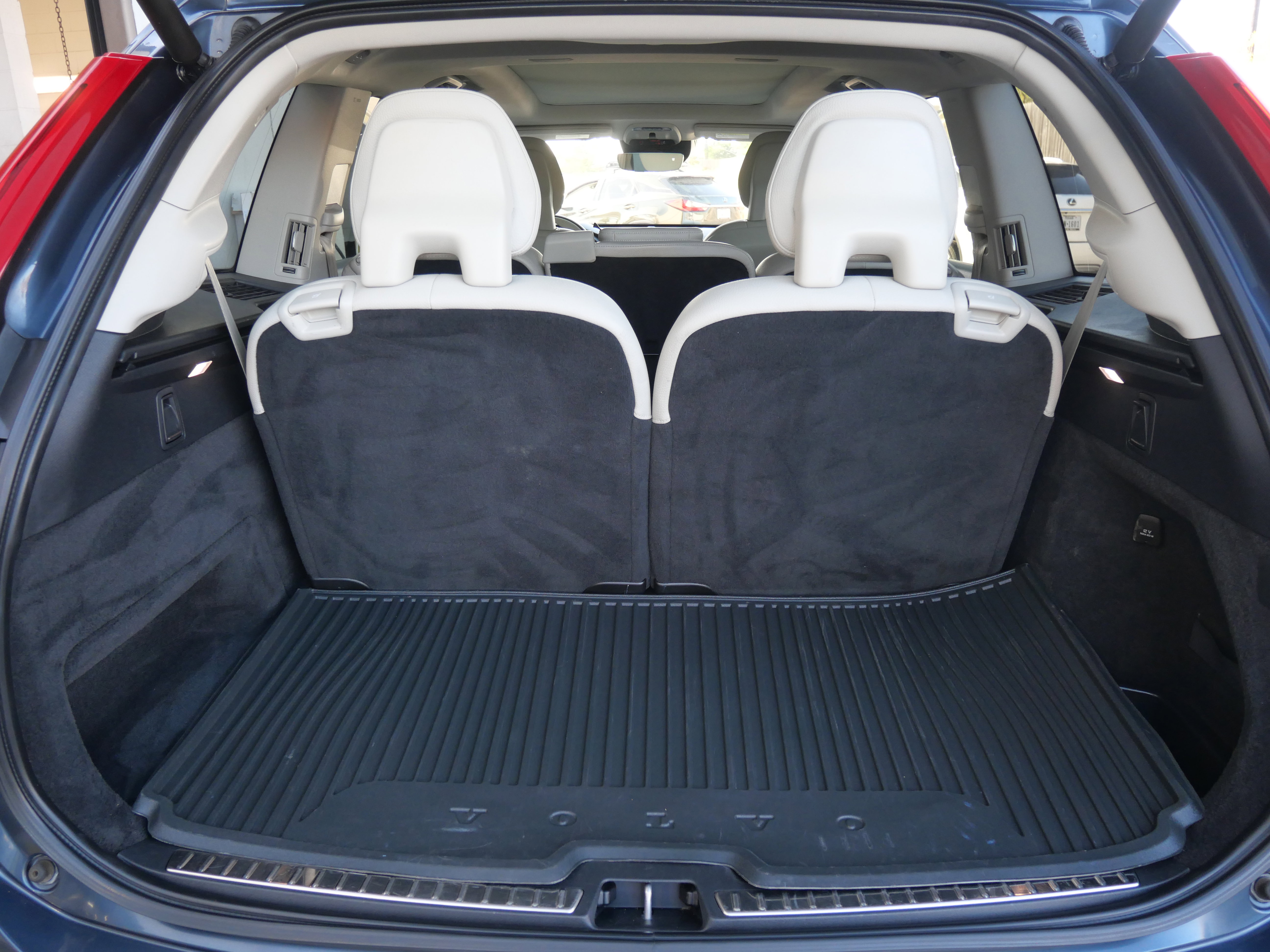 Used 2021 Volvo XC90 T6 Momentum image 8