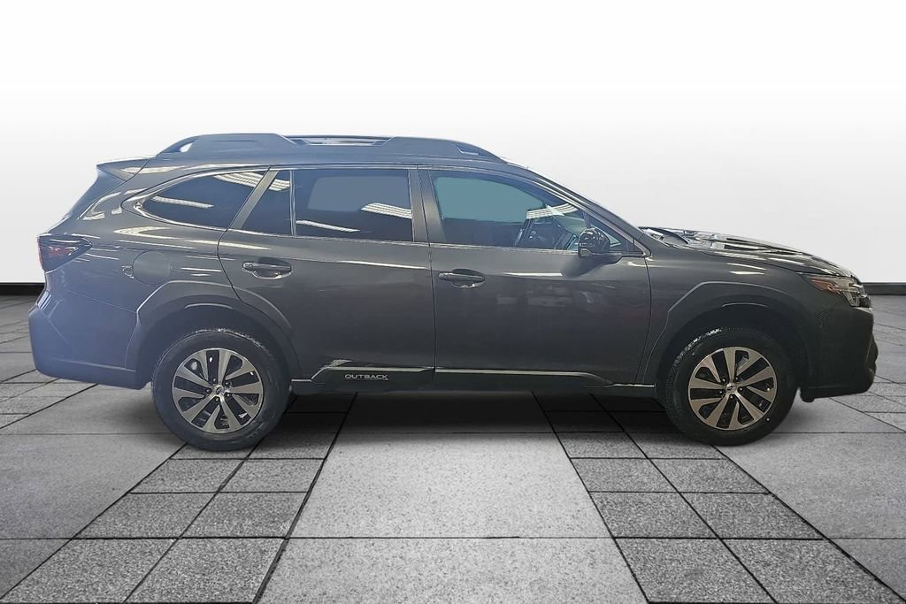 Used 2023 Subaru Outback Premium AWD/4WD image 4