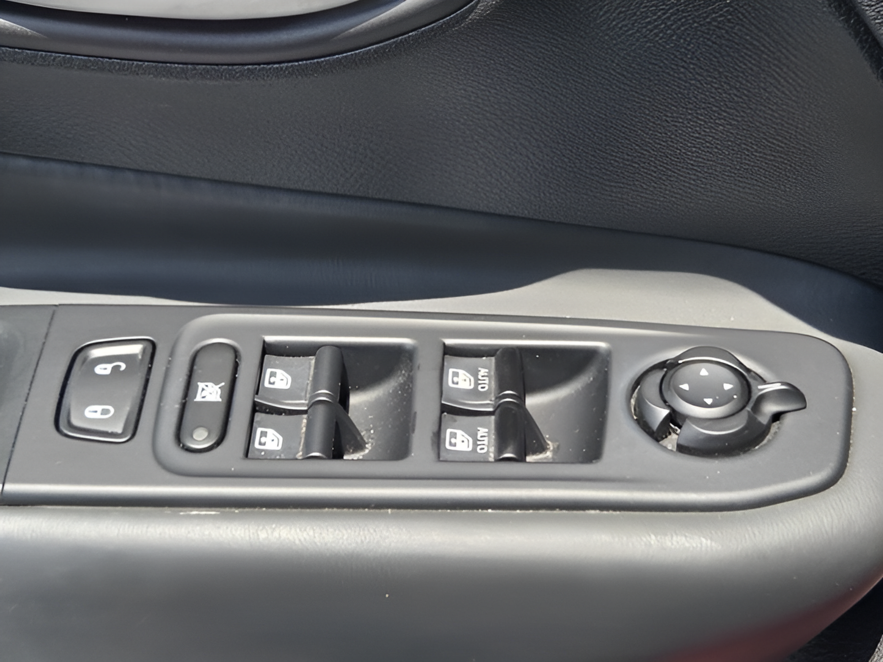 Used 2019 Jeep Renegade Trailhawk AWD/4WD image 25