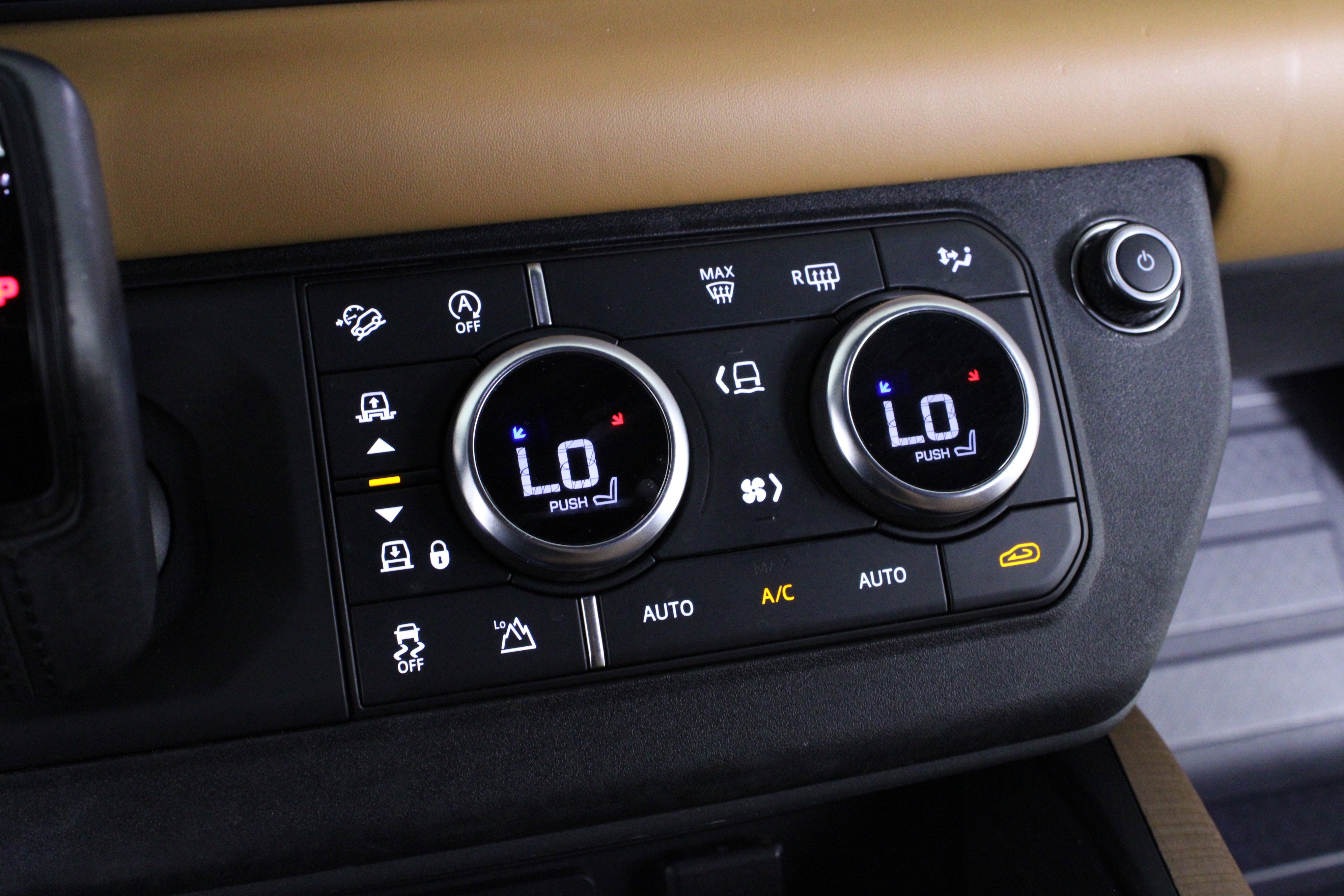 Used 2020 Land Rover Defender 110 X image 30