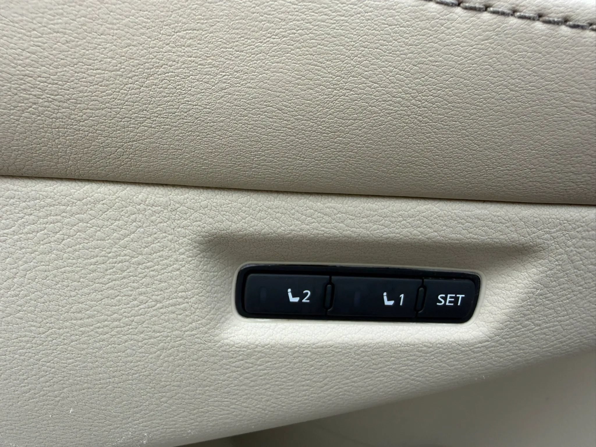 Used 2015 Nissan Murano Platinum w/ Platinum Technology Package AWD/4WD image 17