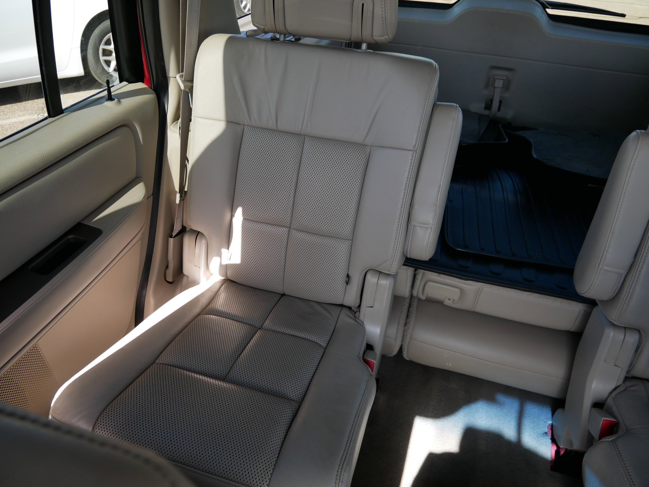 Used 2014 Lincoln Navigator 4WD image 13