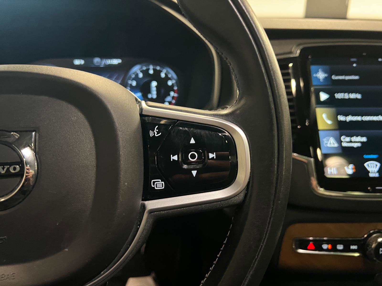 Used 2021 Volvo XC90 T6 Momentum image 14