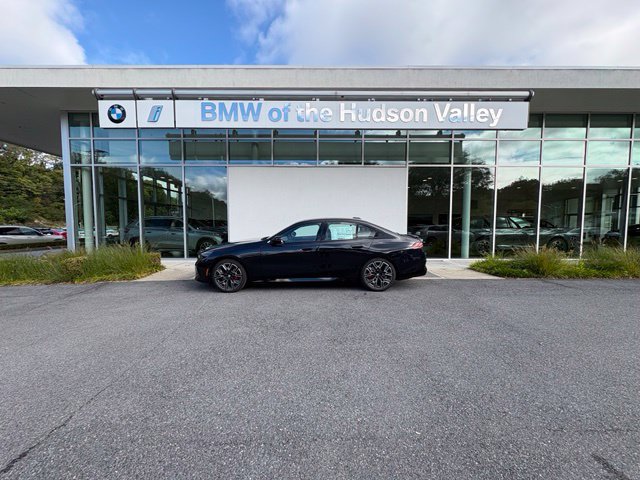 New 2027 BMW i5 xDrive40 w/ M Sport Package AWD/4WD image 1