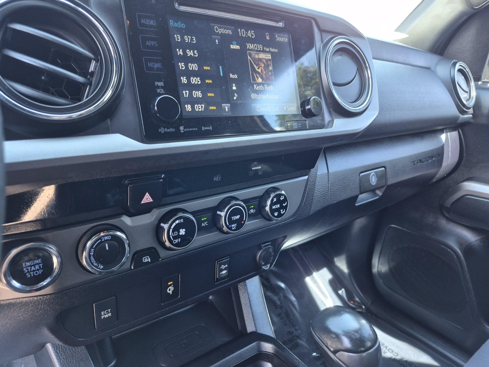 Used 2017 Toyota Tacoma TRD Off-Road w/ Tow Package (A/T) AWD/4WD image 11