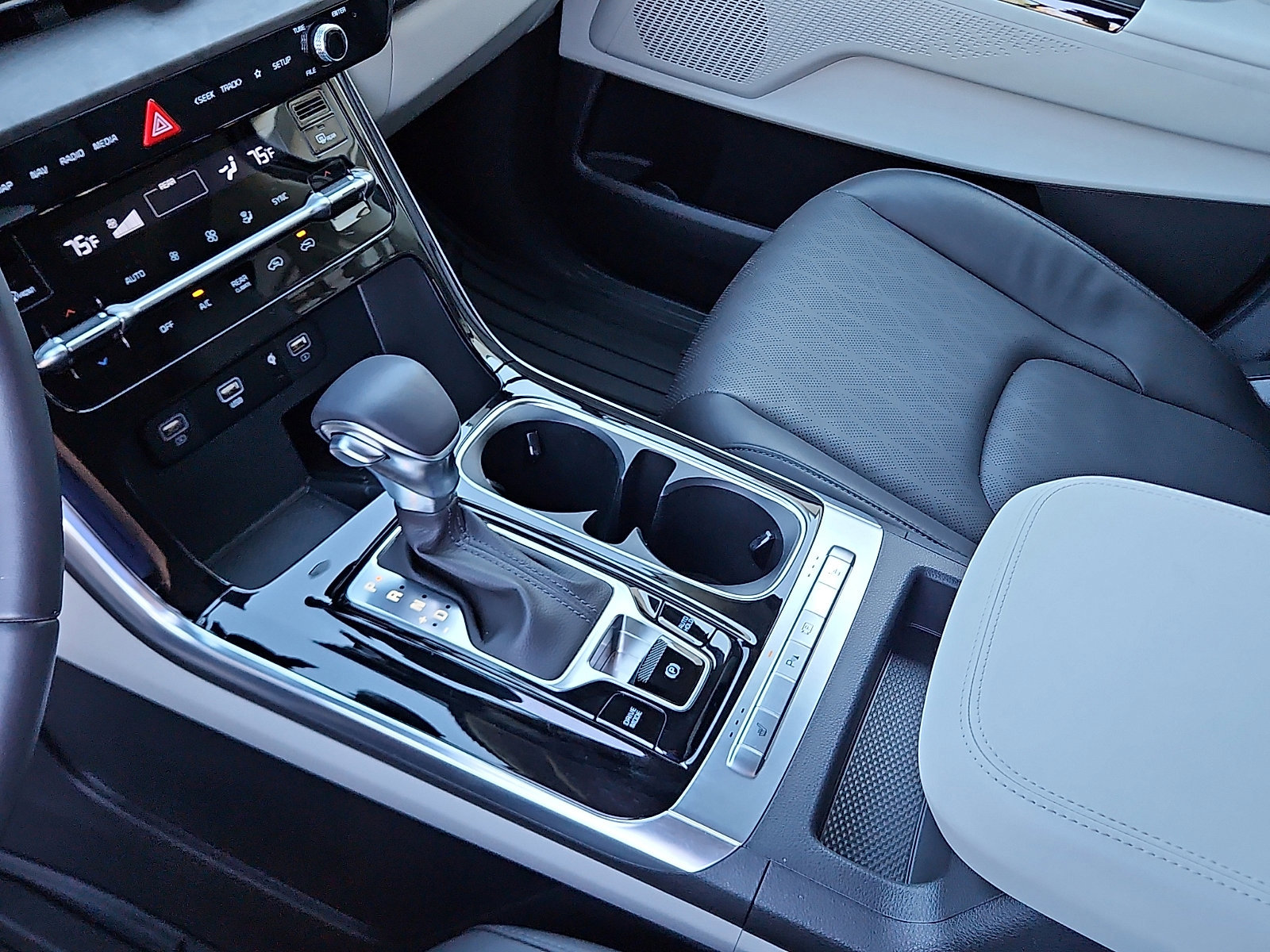 Used 2024 Kia Carnival EX image 20