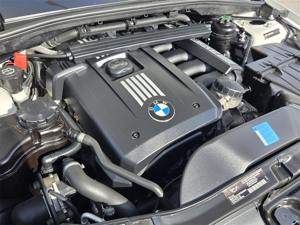 Used 2009 BMW 128i Convertible image 18