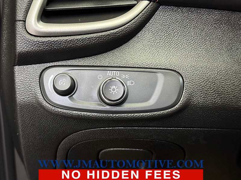 Used 2019 Chevrolet Trax LT w/ LT Convenience Package image 32