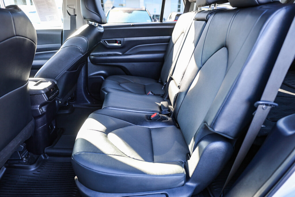 Certified 2024 Toyota Grand Highlander XLE image 8