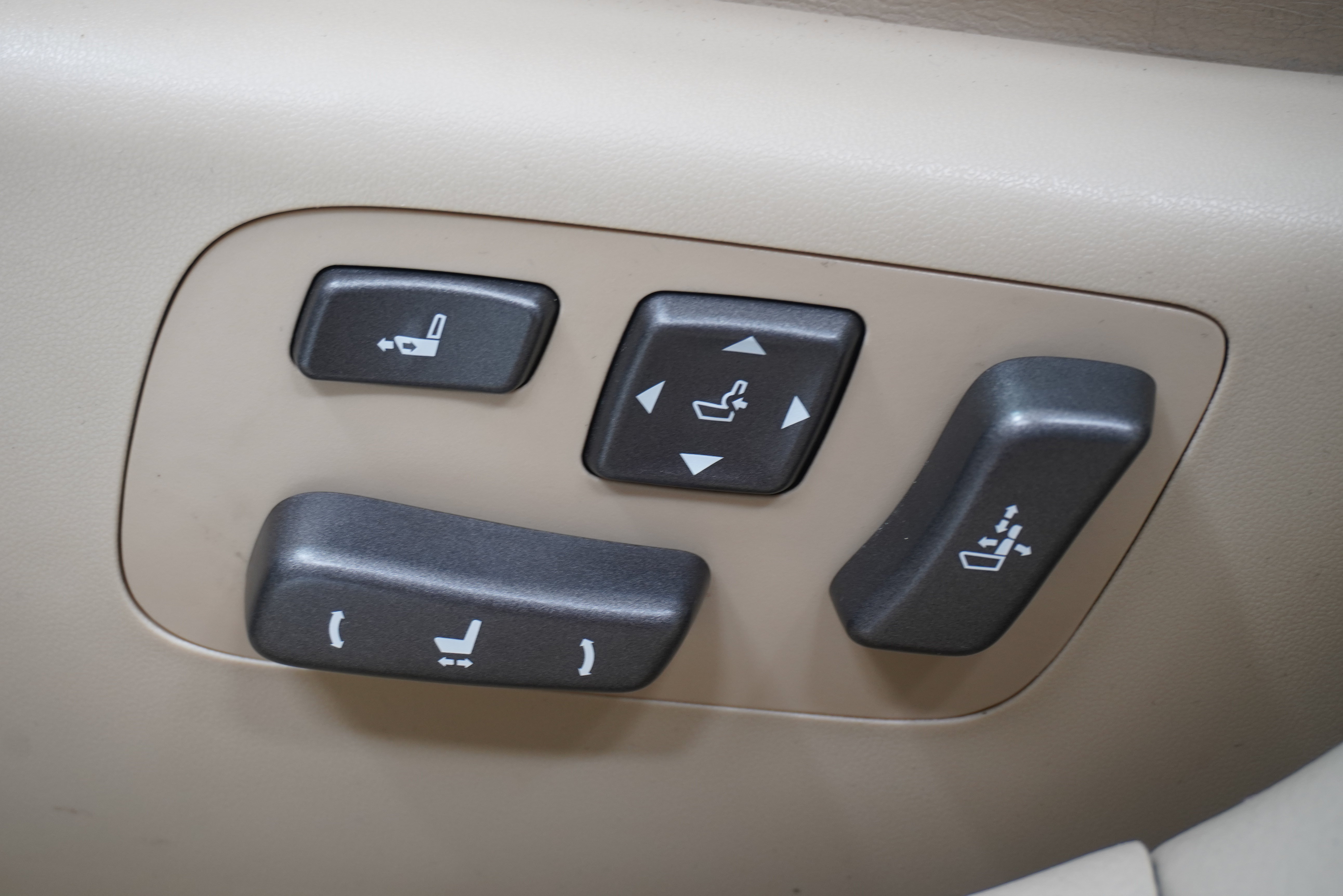 Used 2012 Lexus LS 460 w/ Luxury Value Edition RWD image 15