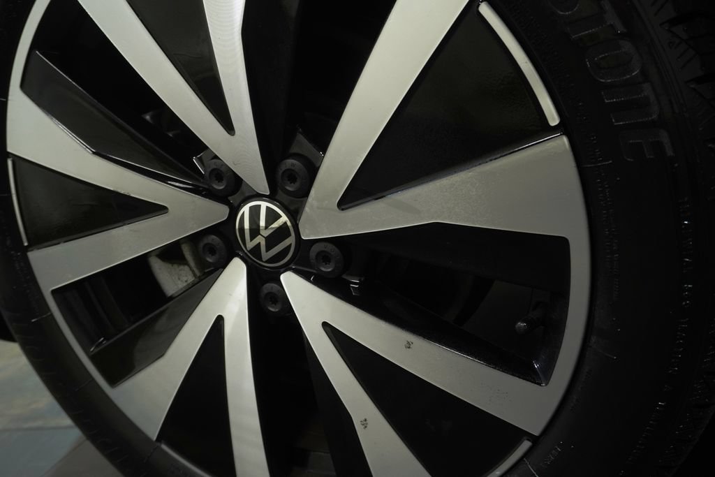 Used 2023 Volkswagen Taos SE FWD image 8