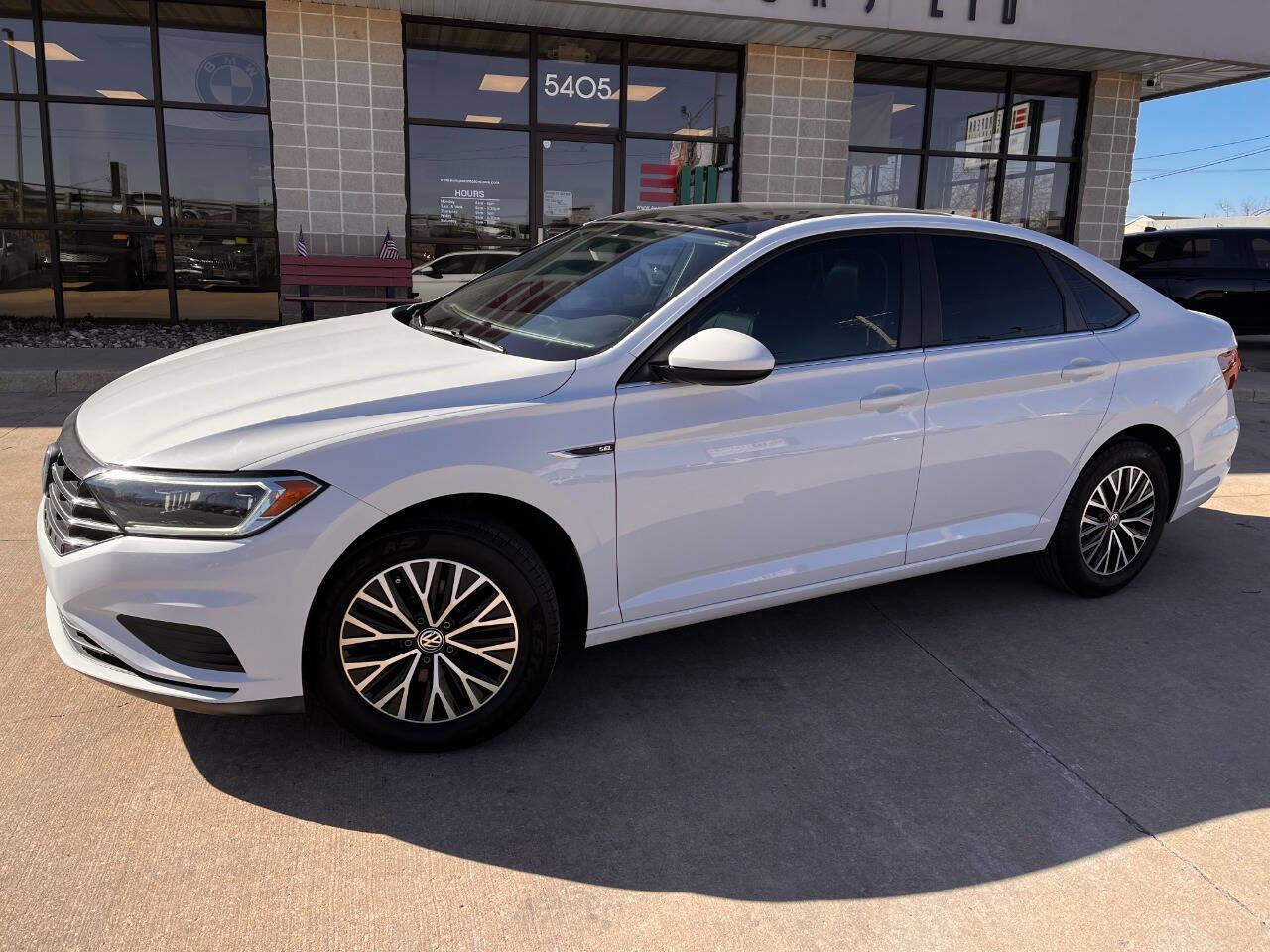 Used 2019 Volkswagen Jetta SEL image 2