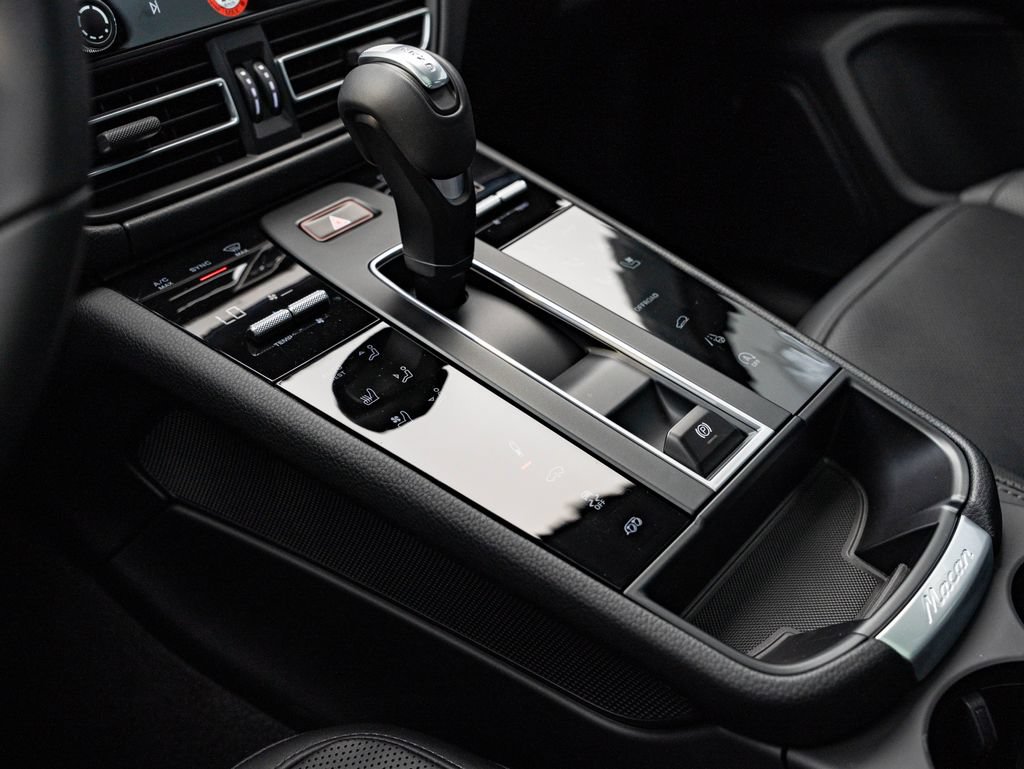 Certified 2026 Porsche Macan GTS AWD/4WD image 37