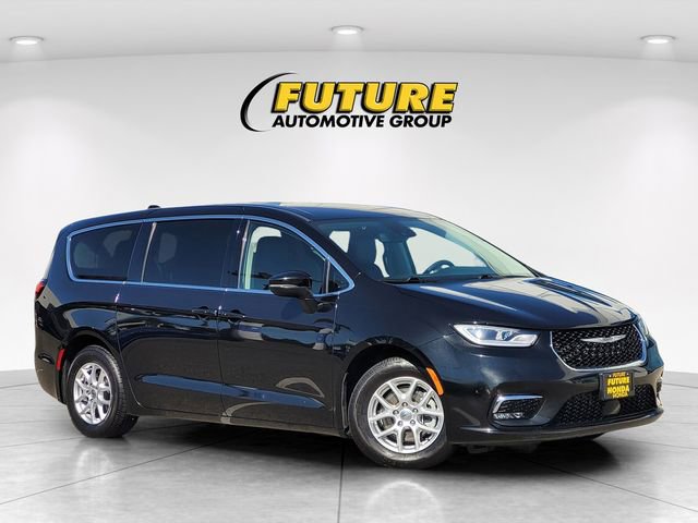 Used 2023 Chrysler Pacifica Touring-L FWD video 1