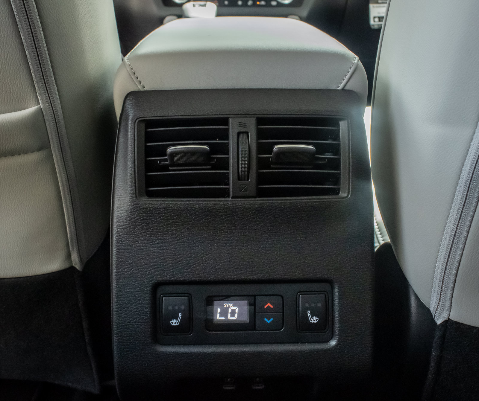 New 2026 Mitsubishi Outlander SEL AWD/4WD image 14