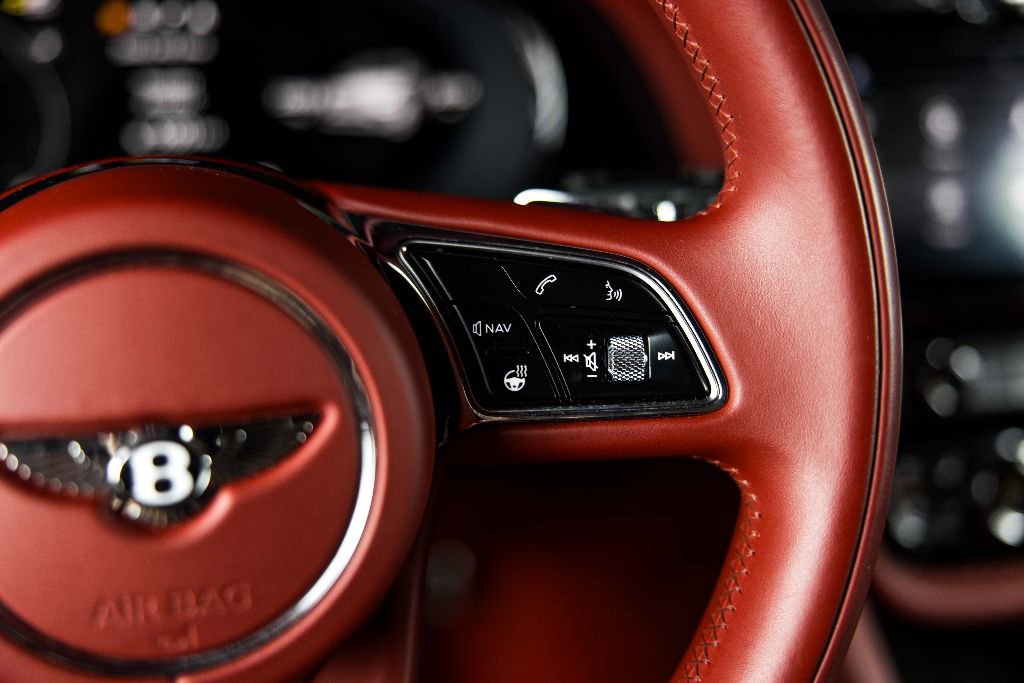 Used 2022 Bentley Bentayga image 25