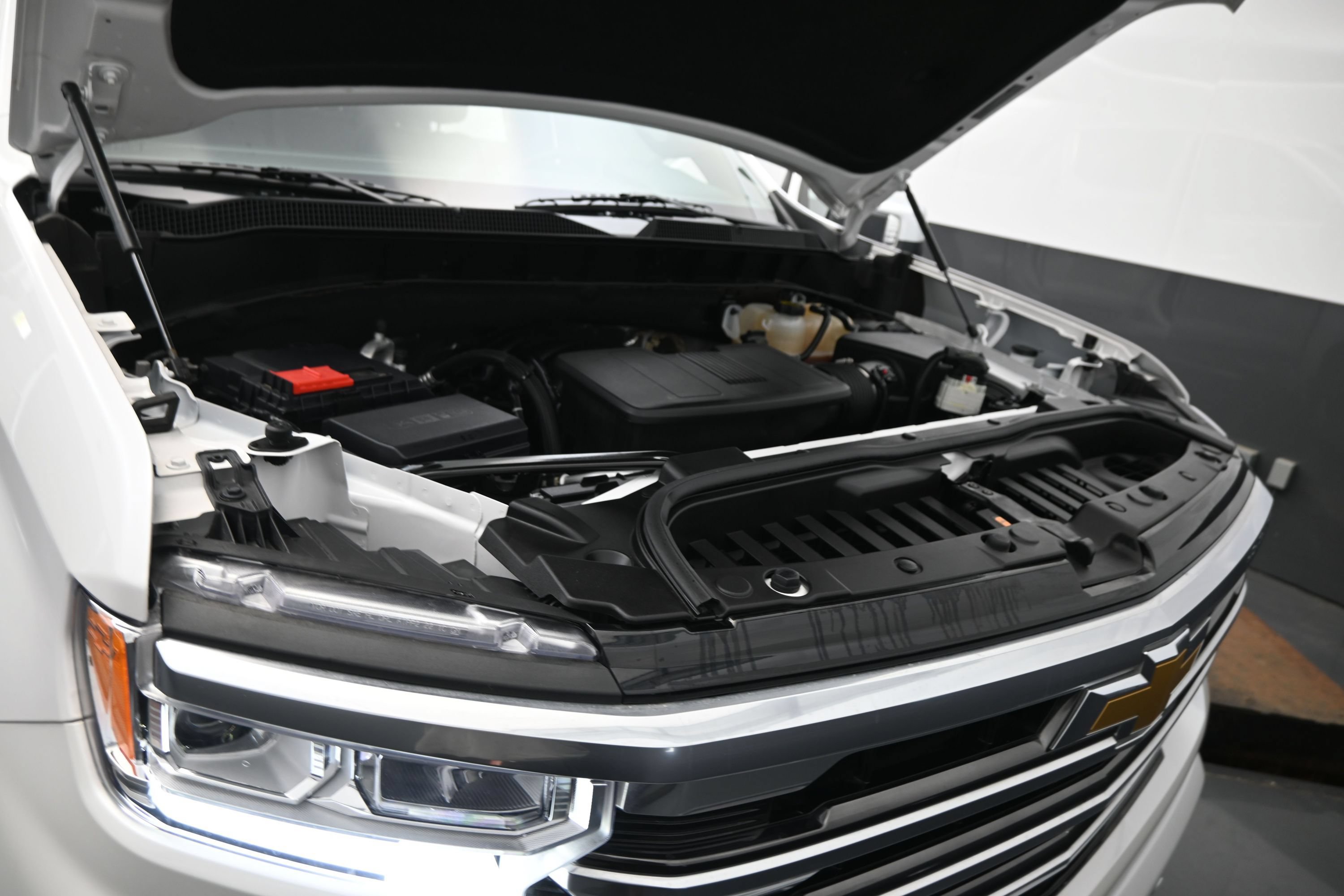 Used 2024 Chevrolet Silverado 1500 High Country w/ Z71 Off-Road Package AWD/4WD image 25