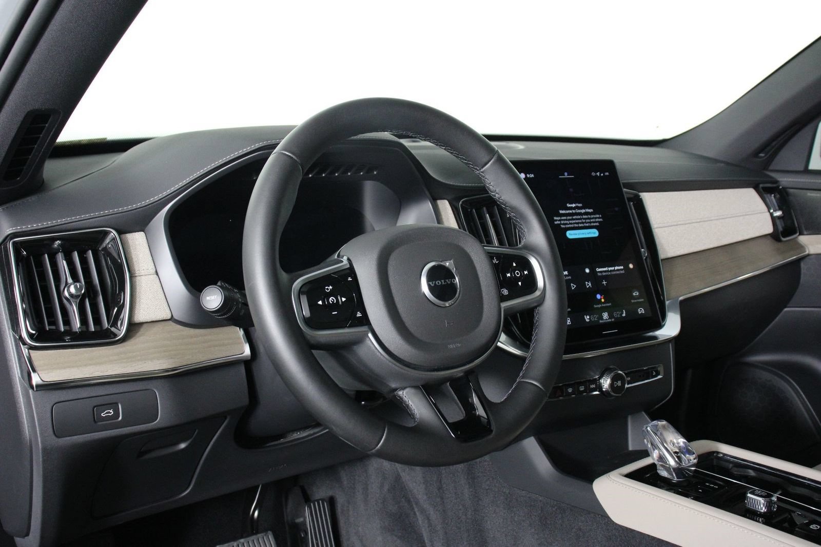 Certified 2026 Volvo XC90 B6 Plus w/ Protection Package Premier AWD/4WD image 14