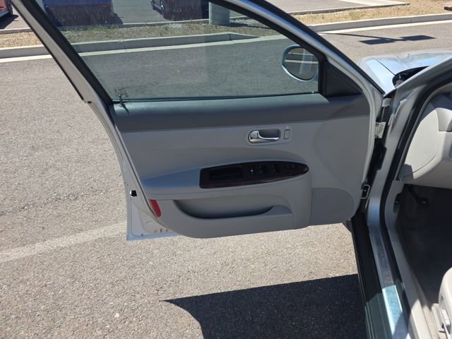 Used 2009 Buick LaCrosse CX image 11