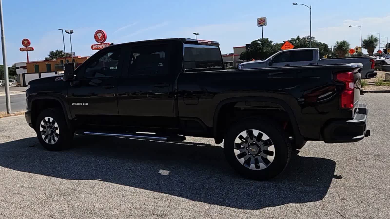 Used 2025 Chevrolet Silverado 2500 Custom w/ Custom Convenience Package AWD/4WD image 5
