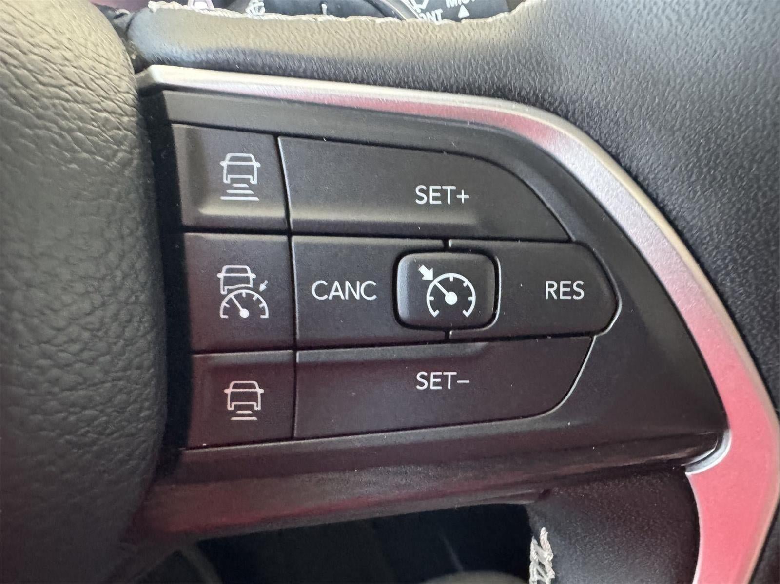 Used 2024 Jeep Grand Cherokee L Altitude AWD/4WD image 17