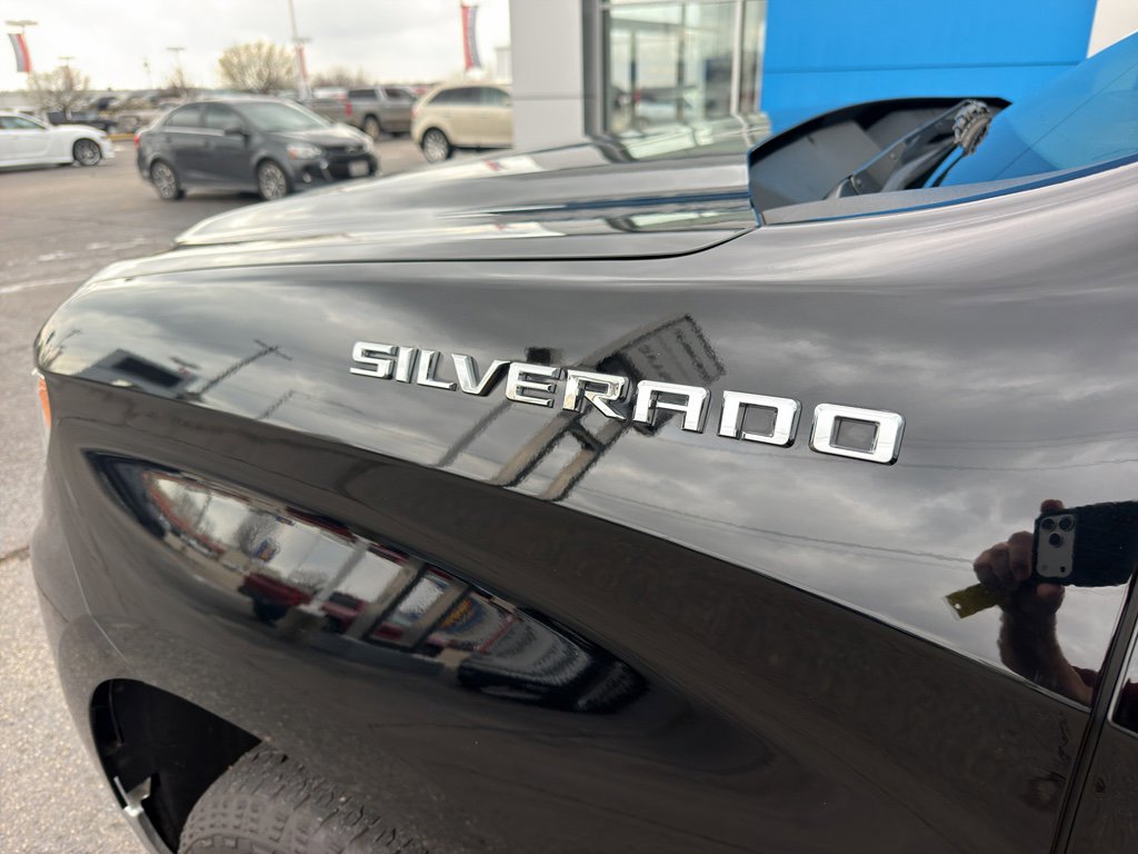 Used 2023 Chevrolet Silverado 1500 LT AWD/4WD image 7