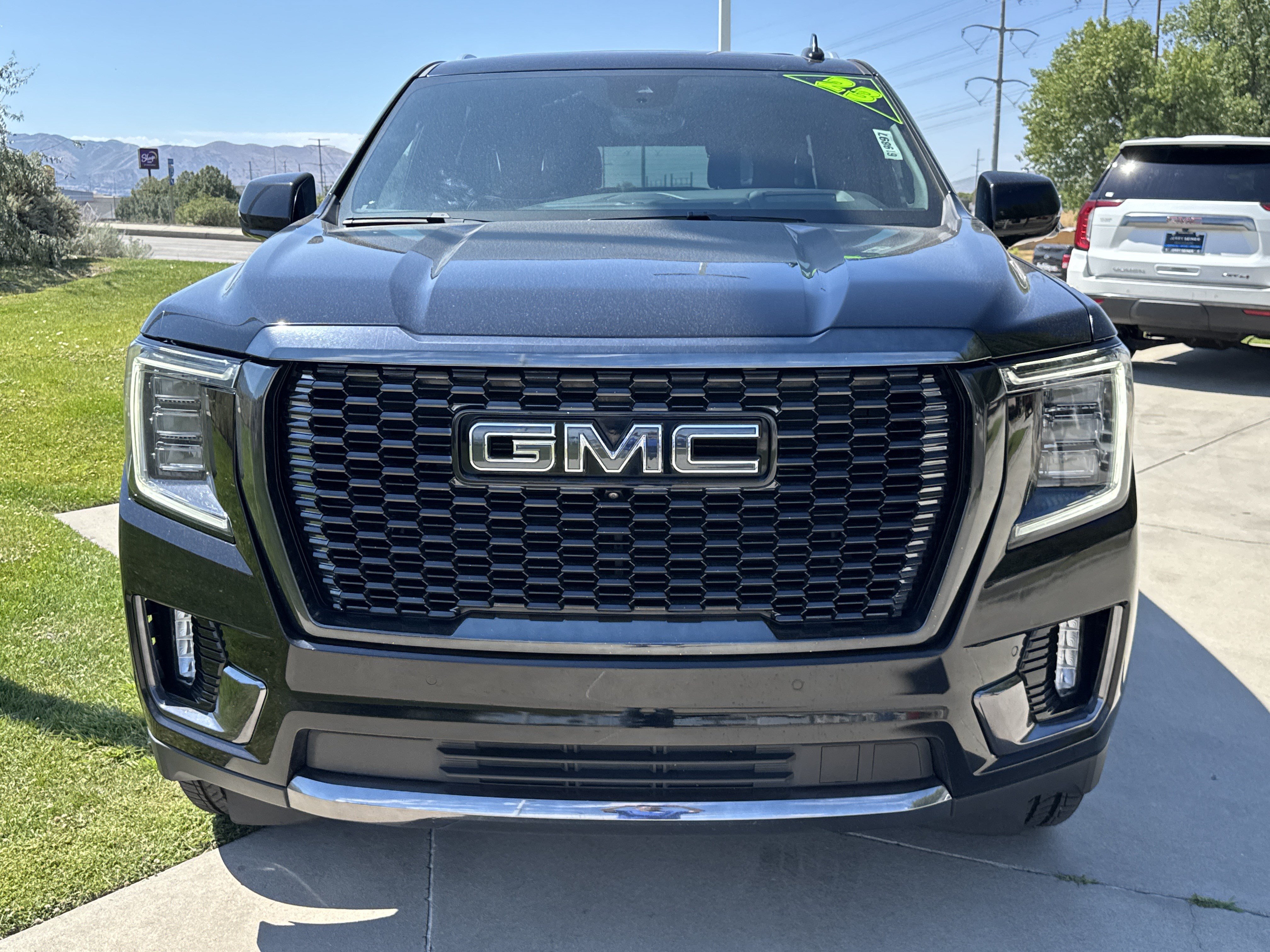 Used 2023 GMC Yukon Denali Ultimate AWD/4WD image 8