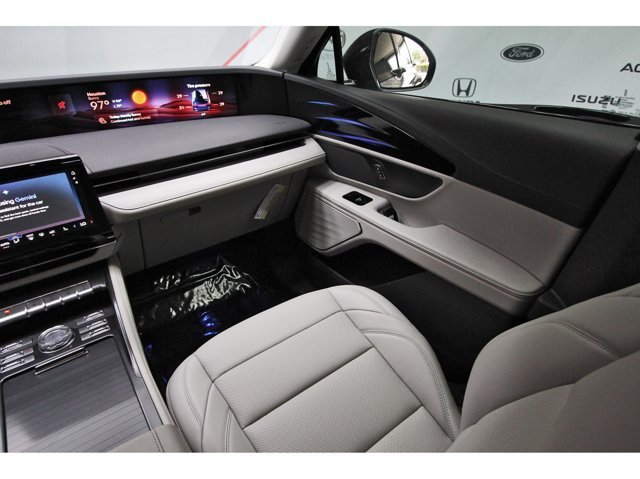 Used 2026 Lincoln Nautilus Premier AWD/4WD image 10