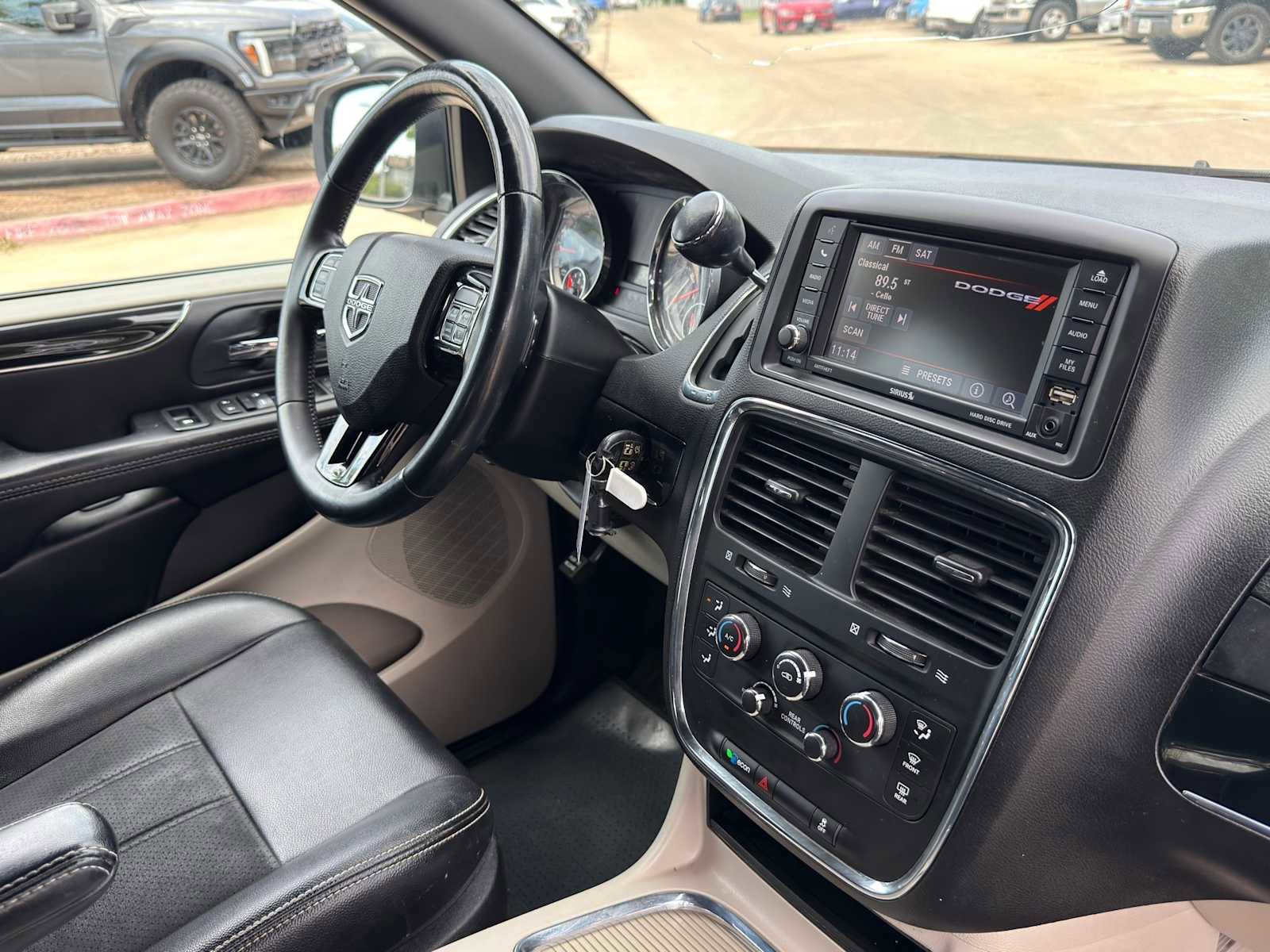Used 2019 Dodge Grand Caravan SXT FWD image 27