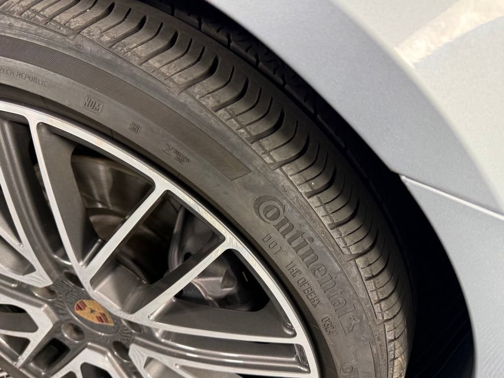 Certified 2024 Porsche Panamera 4 AWD/4WD image 18