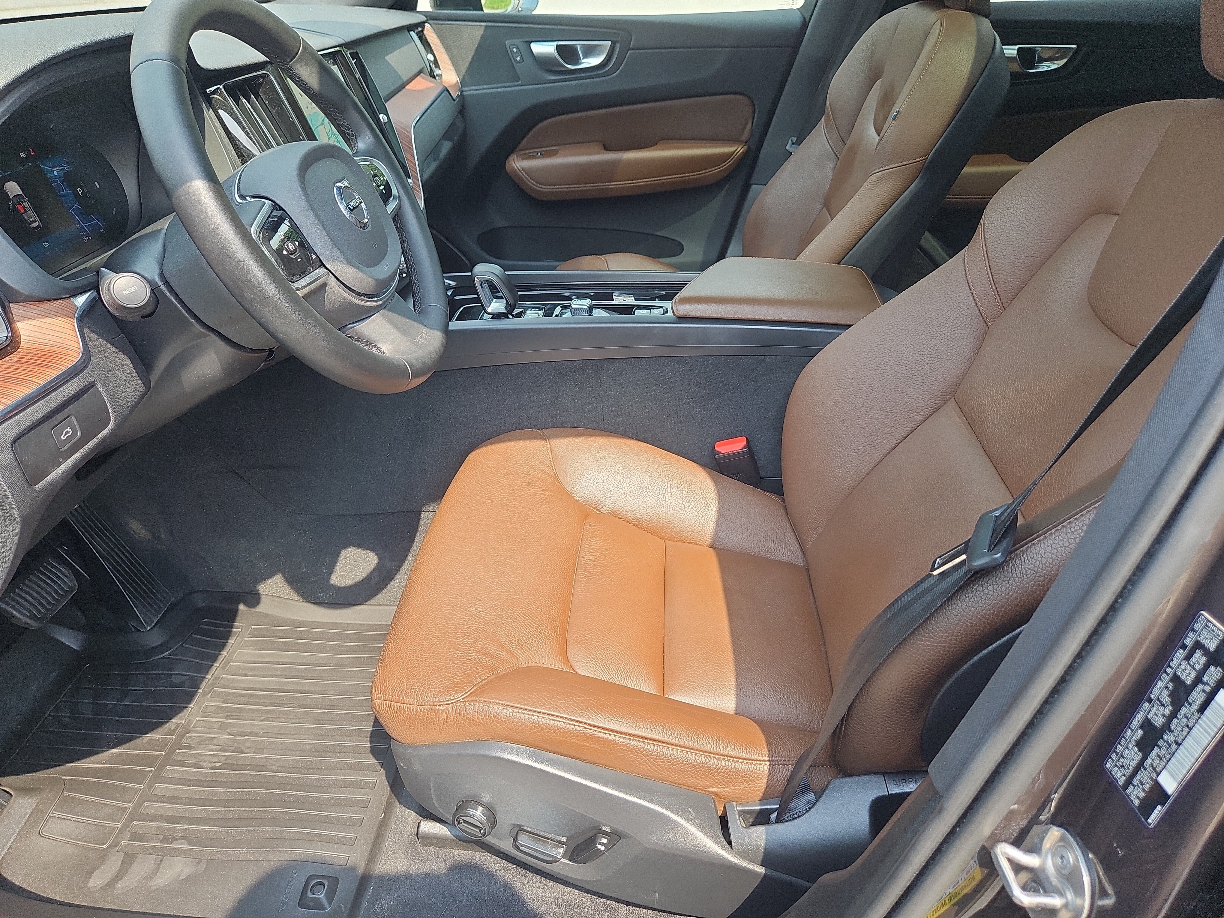 Used 2024 Volvo XC60 B5 Plus w/ Protection Package Premier AWD/4WD image 30