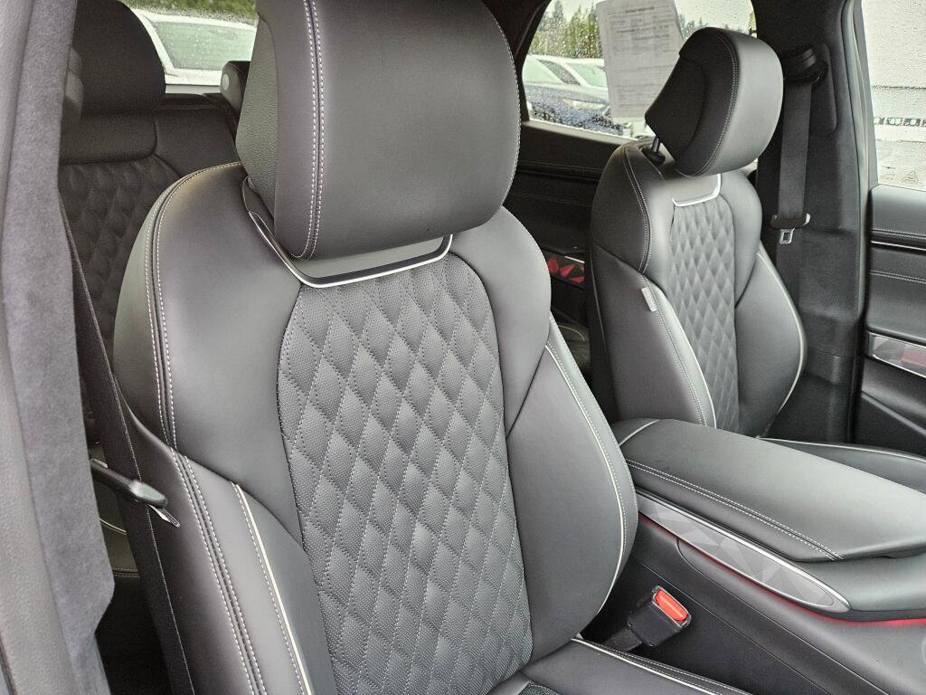 Used 2025 Genesis GV70 3.5T Sport w/ Sport Advanced Package image 11