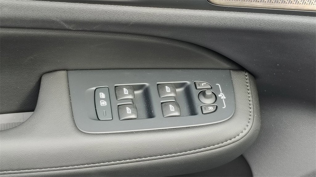 New 2026 Volvo V60 B5 Cross Country Plus w/ Protection Package Premier image 10