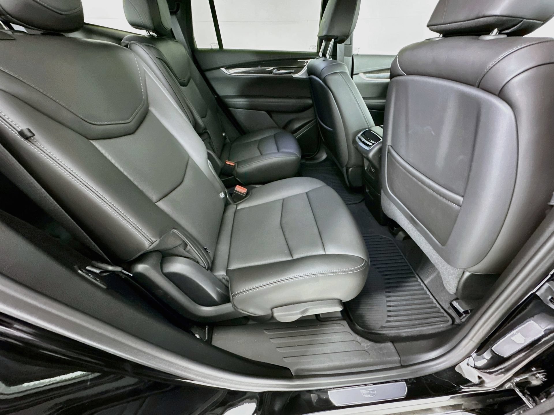 Used 2025 Cadillac XT6 Sport w/ LPO, Onyx Lite Package AWD/4WD image 30