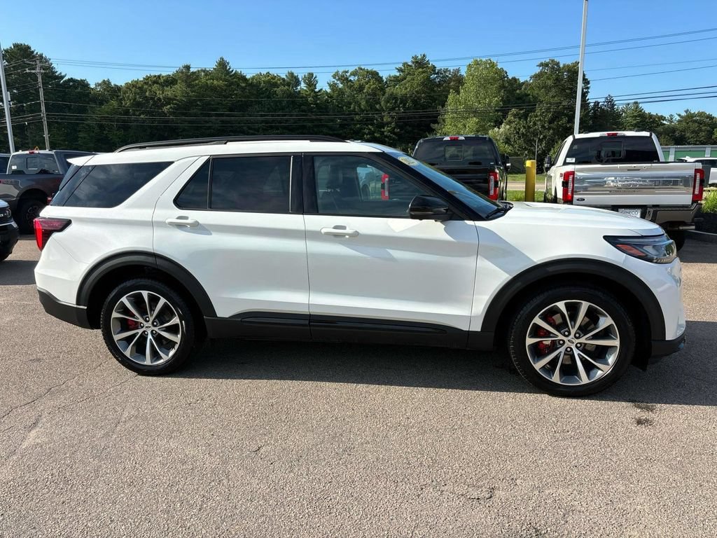 Used 2025 Ford Explorer ST AWD/4WD image 2