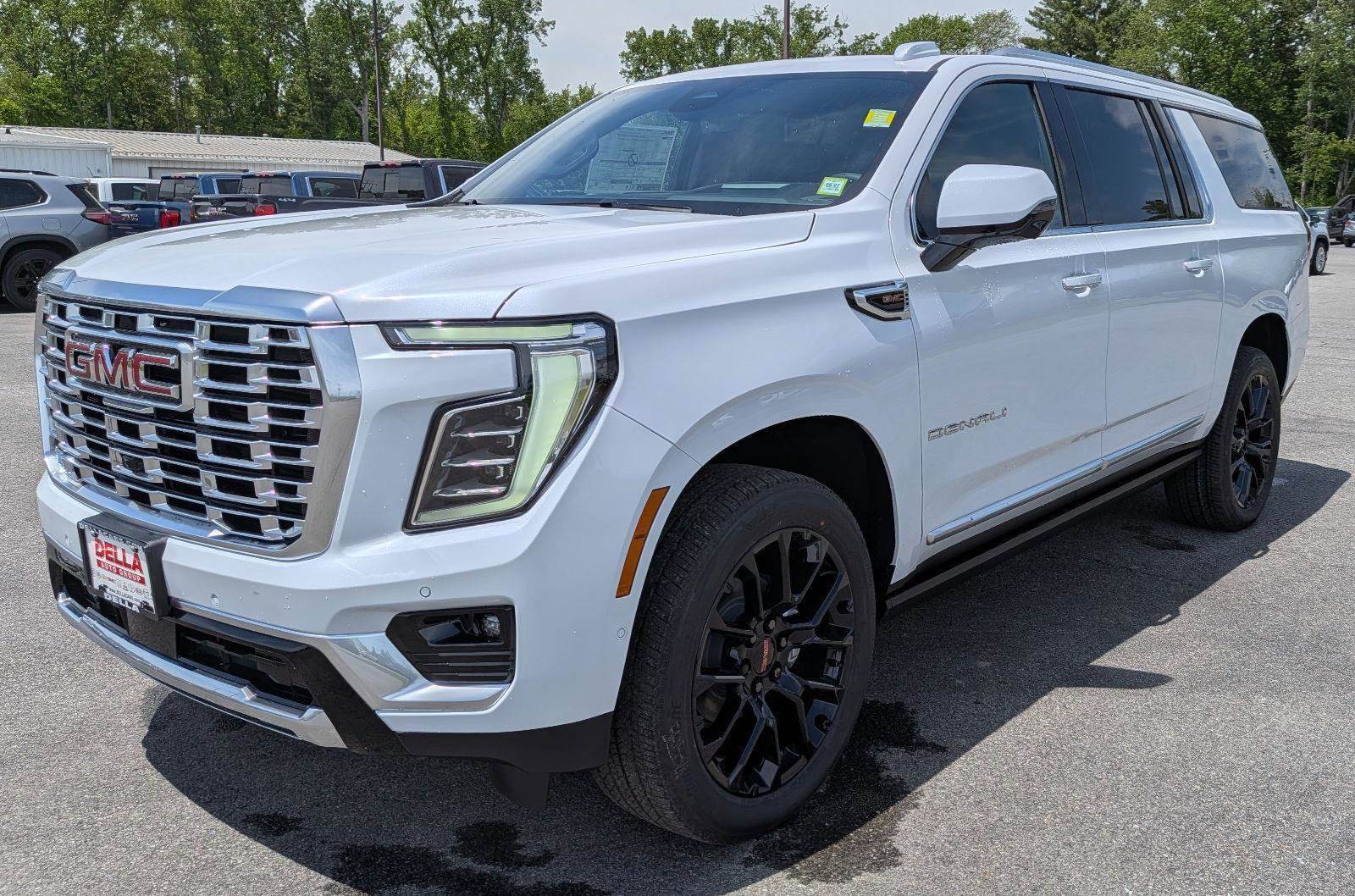 New 2026 GMC Yukon XL Denali w/ Denali Reserve Package AWD/4WD image 4