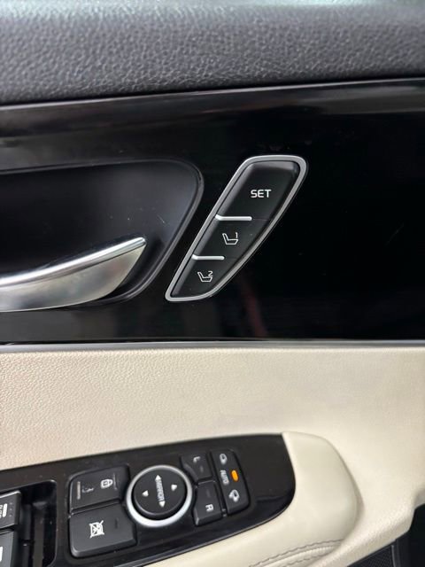 Used 2016 Kia Sorento SX image 11