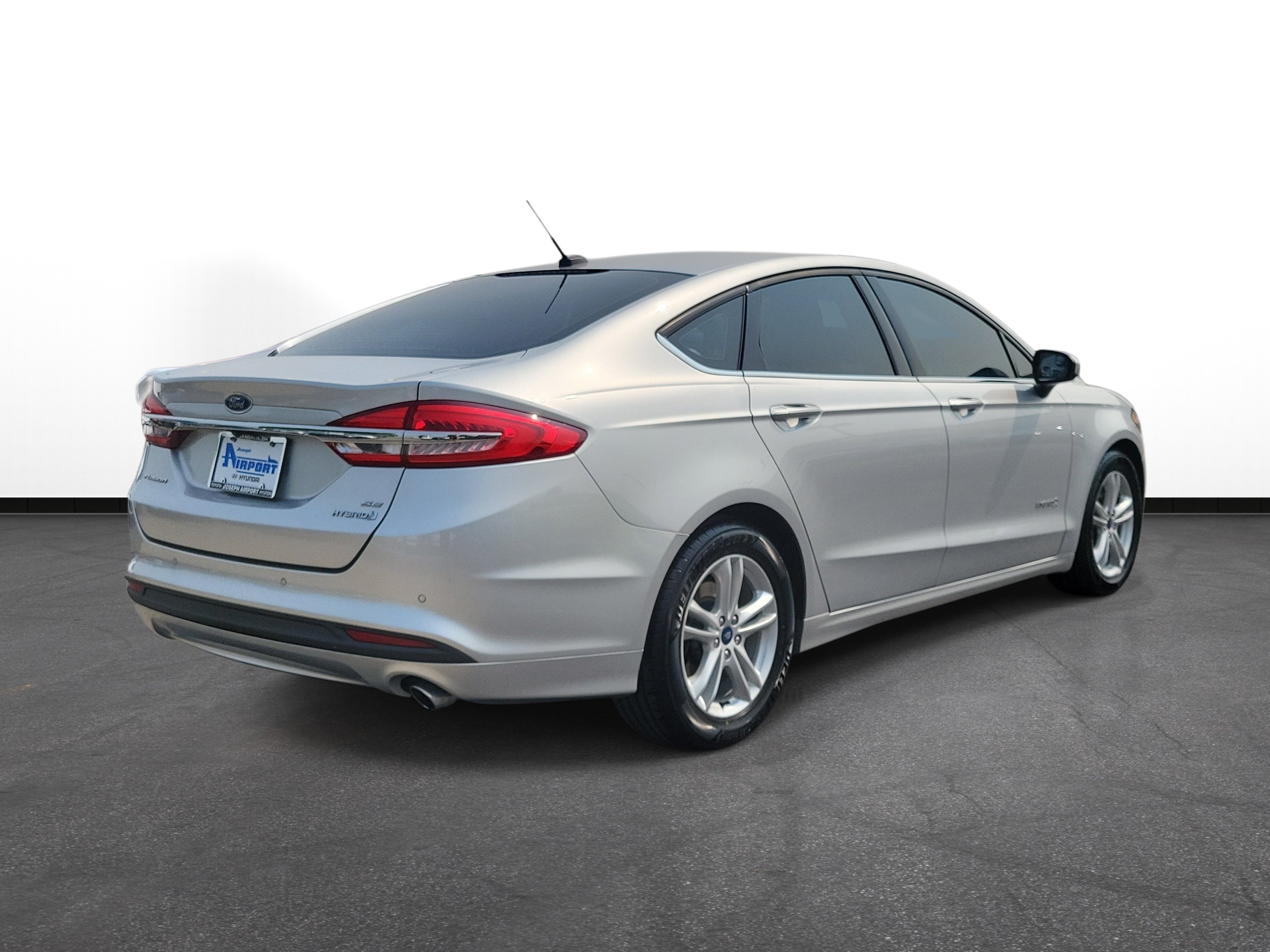 Used 2018 Ford Fusion SE FWD image 4