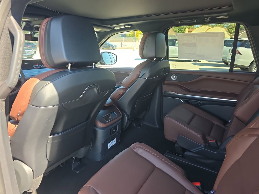 New 2026 Lincoln Navigator L Reserve image 16