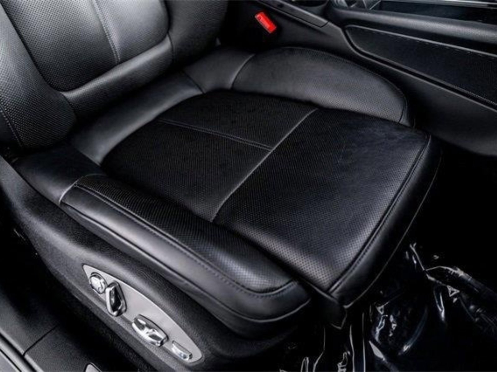 Used 2022 Porsche Macan S w/ Premium Package Plus image 33
