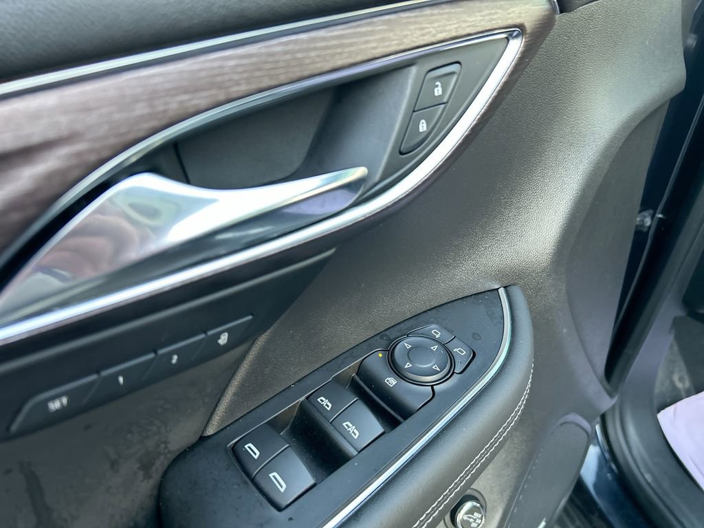 Used 2021 Buick Envision Avenir AWD/4WD image 23