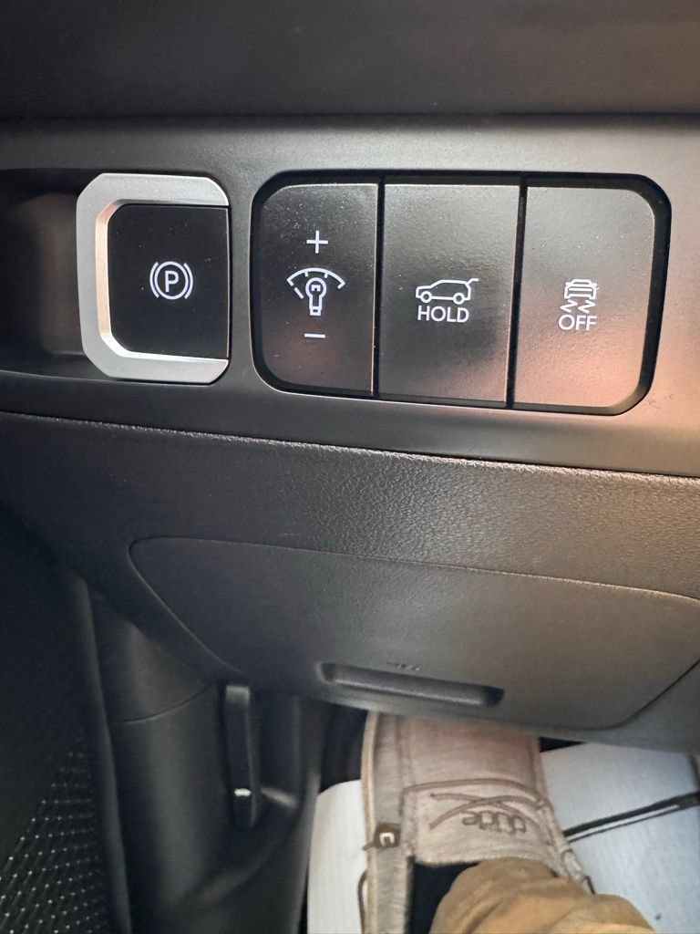 Used 2025 Hyundai Santa Fe SE FWD image 23