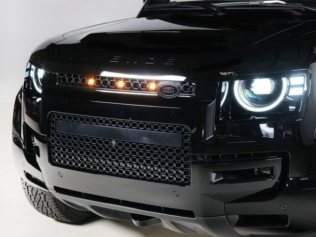 New 2026 Land Rover Defender 110 AWD/4WD image 26