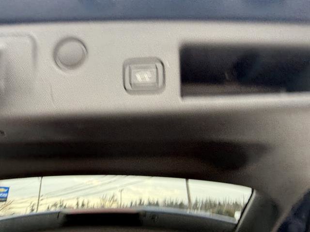 Used 2023 Chevrolet Equinox Premier image 25