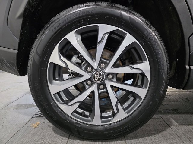 Used 2025 Toyota Corolla Cross XLE image 24