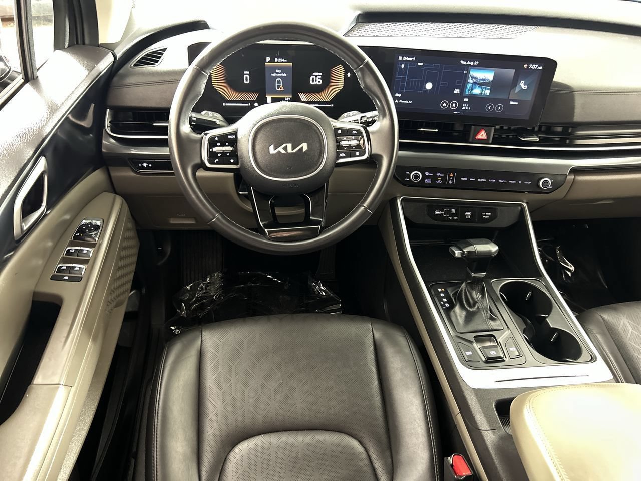 Used 2025 Kia Carnival FWD image 22