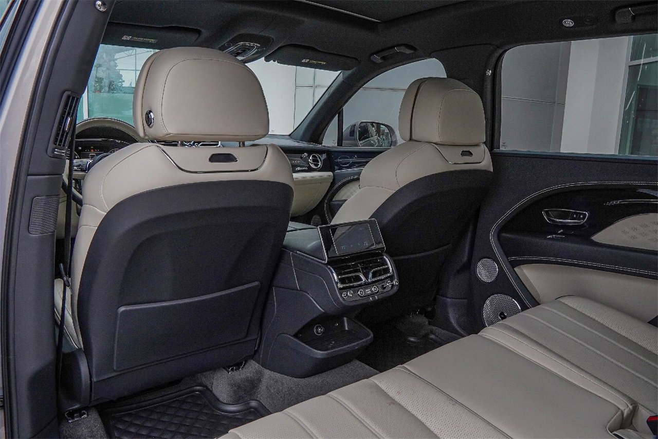 Certified 2024 Bentley Bentayga Extended Wheelbase image 43