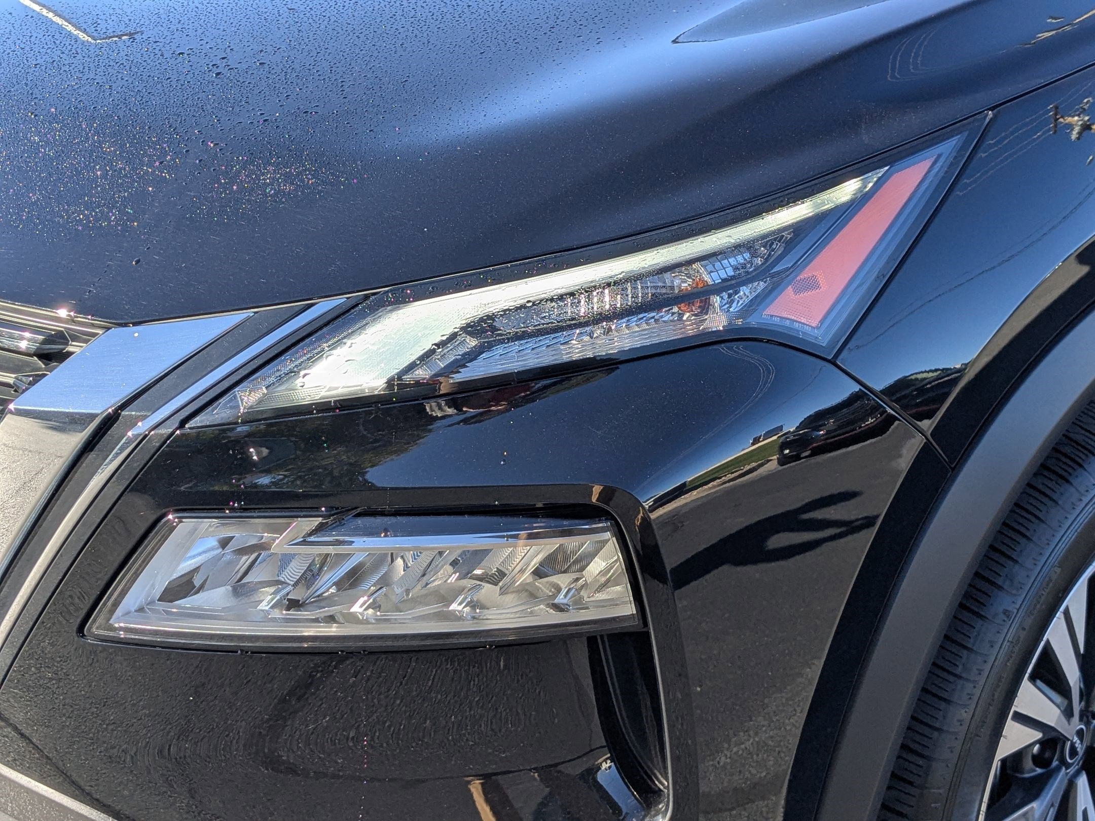 Used 2023 Nissan Rogue SV image 12